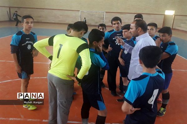 برگزاری اردوی شبی در مدرسه در دبیرستان شهید ذوالفقاری میبد در استان یزد