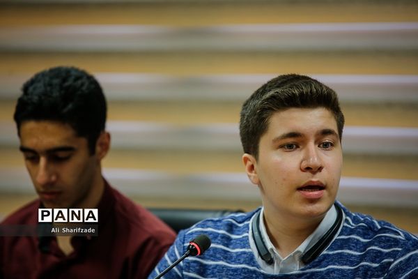 نشست گفت‌وگوی بین نسلی