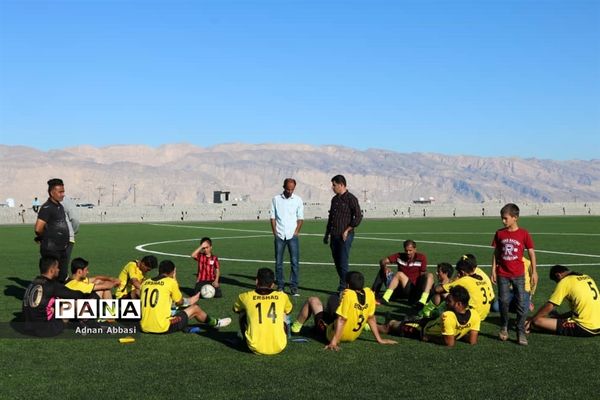 دیدار تیم های ارشاد گله‌دار و  قیر و کارزین