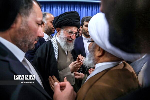 دیدار مسئولان نظام و میهمانان کنفرانس وحدت اسلامى‌ با مقام معظم رهبری