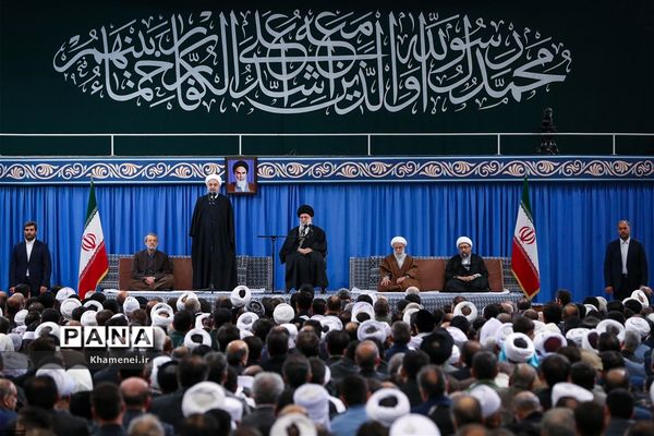 دیدار مسئولان نظام و میهمانان کنفرانس وحدت اسلامى‌ با مقام معظم رهبری