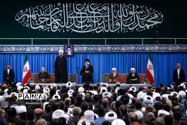 دیدار مسئولان نظام و میهمانان کنفرانس وحدت اسلامى‌ با مقام معظم رهبری