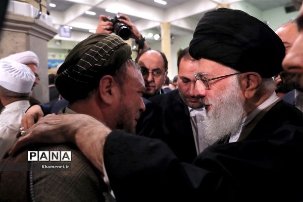 دیدار مسئولان نظام و میهمانان کنفرانس وحدت اسلامى‌ با مقام معظم رهبری