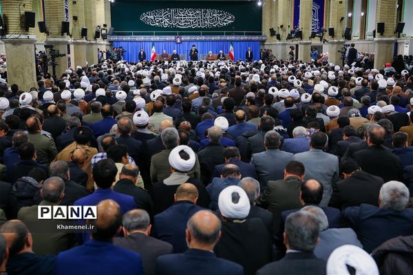 دیدار مسئولان نظام و میهمانان کنفرانس وحدت اسلامى‌ با مقام معظم رهبری