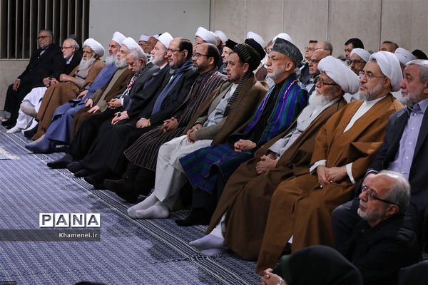 دیدار مسئولان نظام و میهمانان کنفرانس وحدت اسلامى‌ با مقام معظم رهبری