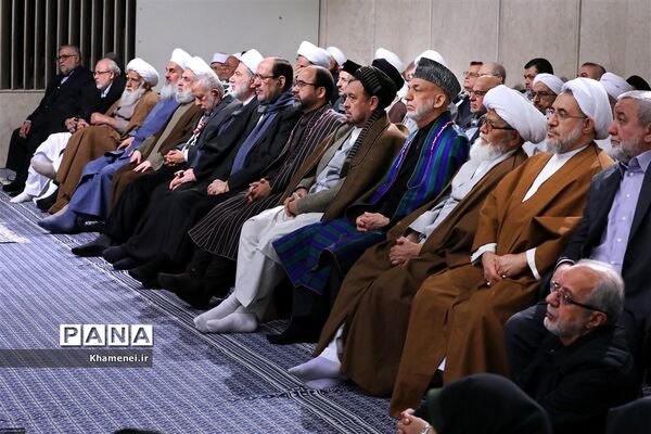 دیدار مسئولان نظام و میهمانان کنفرانس وحدت اسلامى‌ با مقام معظم رهبری