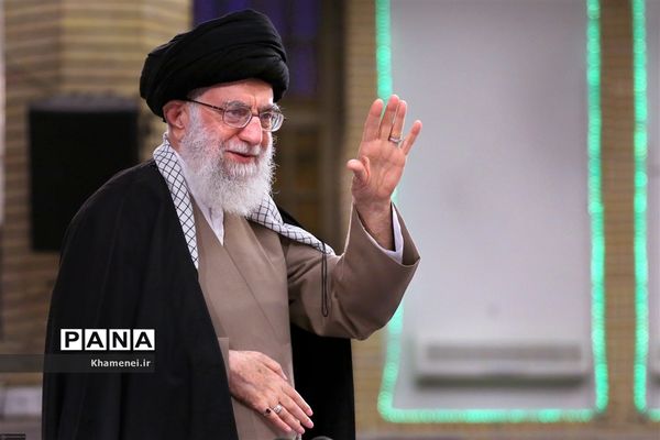 دیدار مسئولان نظام و میهمانان کنفرانس وحدت اسلامى‌ با مقام معظم رهبری
