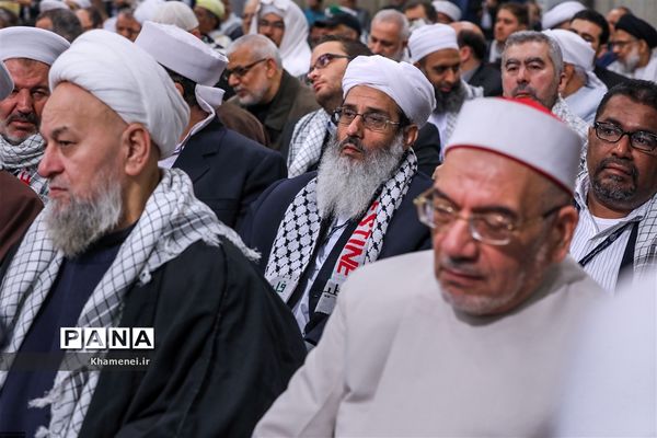 دیدار مسئولان نظام و میهمانان کنفرانس وحدت اسلامى‌ با مقام معظم رهبری