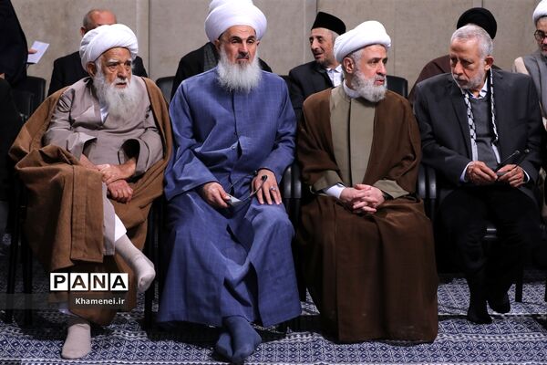 دیدار مسئولان نظام و میهمانان کنفرانس وحدت اسلامى‌ با مقام معظم رهبری