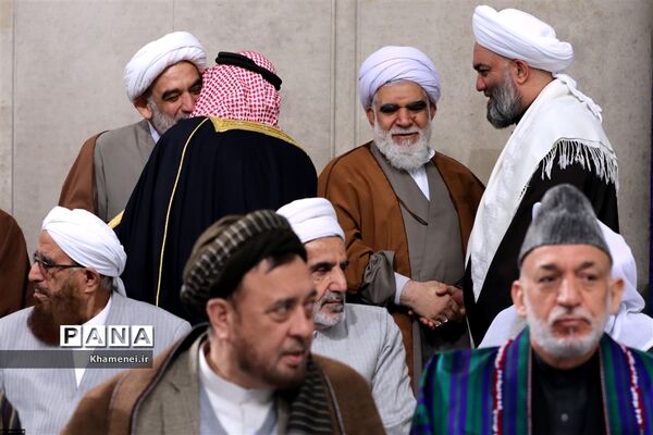 دیدار مسئولان نظام و میهمانان کنفرانس وحدت اسلامى‌ با مقام معظم رهبری