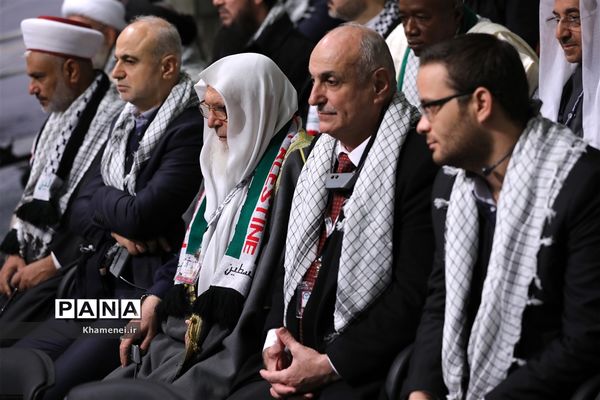 دیدار مسئولان نظام و میهمانان کنفرانس وحدت اسلامى‌ با مقام معظم رهبری