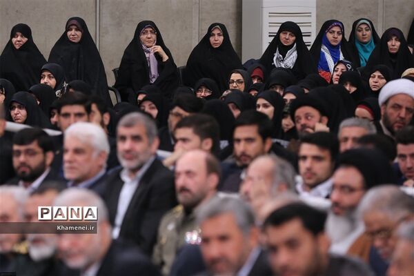 دیدار مسئولان نظام و میهمانان کنفرانس وحدت اسلامى‌ با مقام معظم رهبری