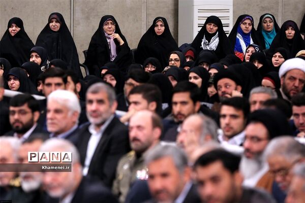 دیدار مسئولان نظام و میهمانان کنفرانس وحدت اسلامى‌ با مقام معظم رهبری