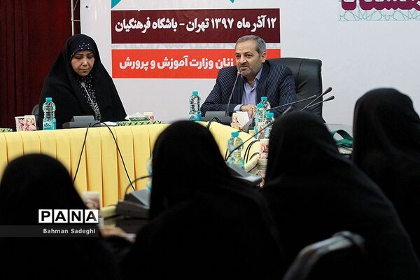 نشست علمی  تخصصی تاثیر فضای مجازی بر دختران دانش‌آموز