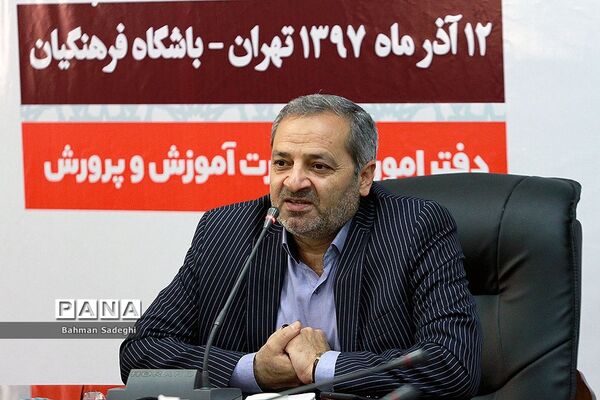 نشست علمی  تخصصی تاثیر فضای مجازی بر دختران دانش‌آموز