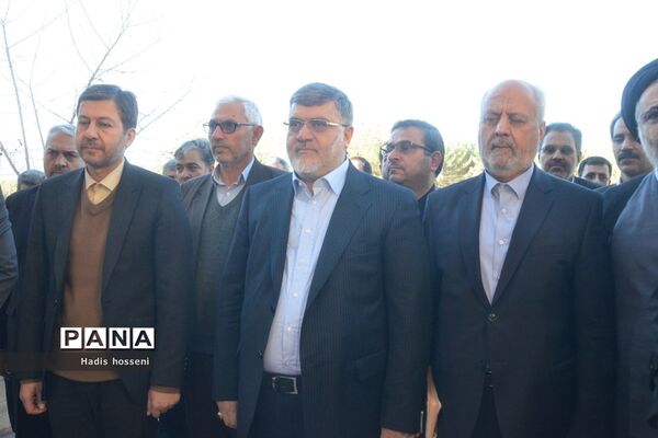 ادای احترام استاندار جدید خراسان جنوبی  به مقام شامخ شهدا