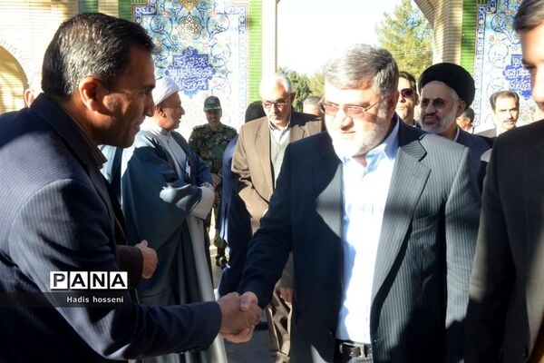 ادای احترام استاندار جدید خراسان جنوبی  به مقام شامخ شهدا