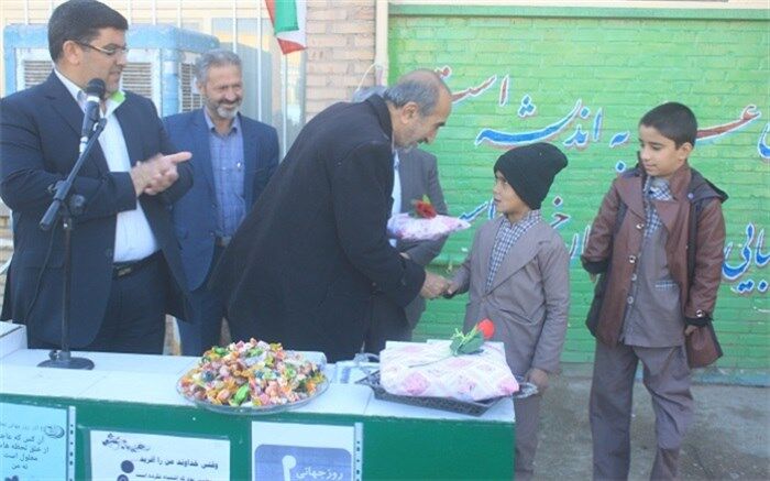 تجلیل از دانش آموزان معلول بافق