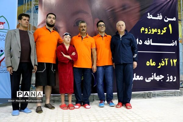 رکورد زنی شنای استقامت توسط ورزشکار دچار سندروم داون