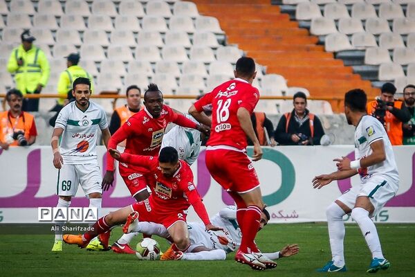 دیدار تیم های پرسپولیس و ذوب آهن