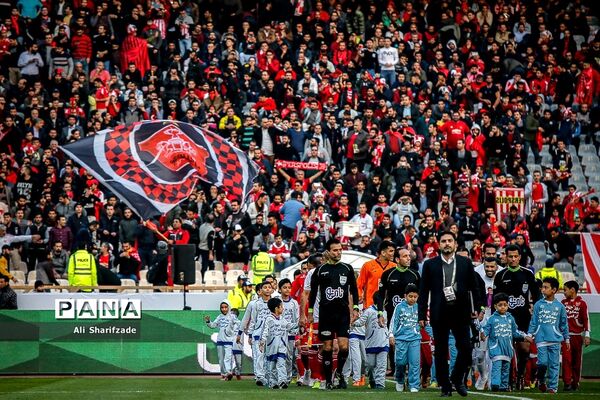 دیدار تیم های پرسپولیس و ذوب آهن