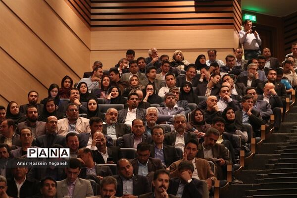 آیین تکریم  انصاری لاری و معارفه مظفری مدیر‌عامل جدید سازمان منطقه آزاد کیش