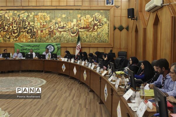 نخستین گردهمایی مسئولان سازمان دانش آموزی استان فارس در سال تحصیلی 97-98
