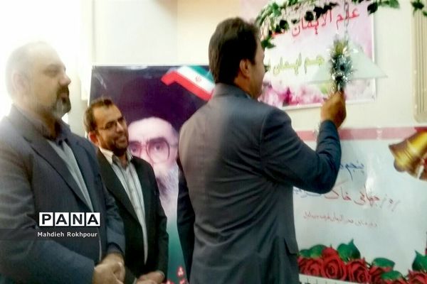 برگزاری جشن روزجهانی خاک در دبیرستان دخترانه فخرالزمان قریب