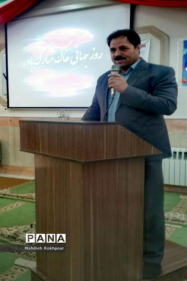 برگزاری جشن روزجهانی خاک در دبیرستان دخترانه فخرالزمان قریب