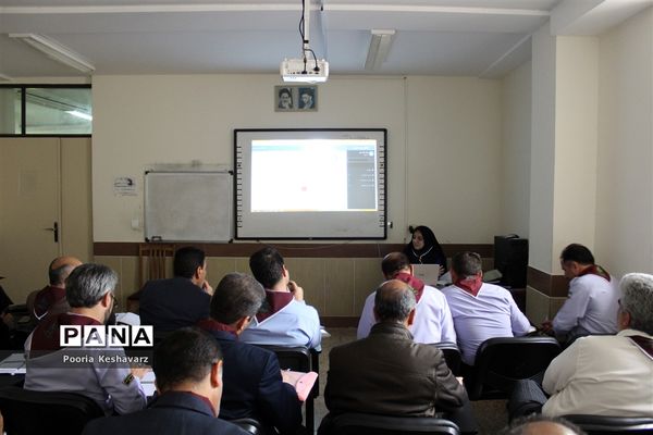 کارگاه‌های آموزشی برای مسئولان سازمان دانش آموزی استان فارس