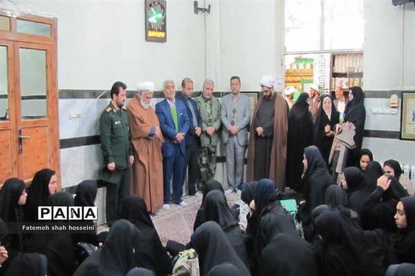 اعزام دانش آموزان دختر شهرستان فیروزکوه به مناطق عملیاتی جنوب کشور