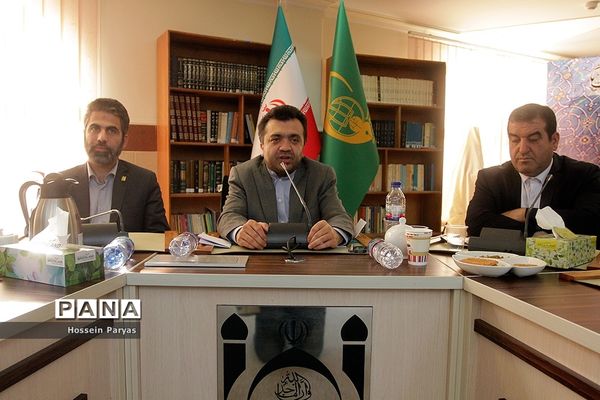 دیدار معاون حقوقی و امور مجلس آموزش و پرورش با اعضای اتحادیه انجمن‌های اسلامی