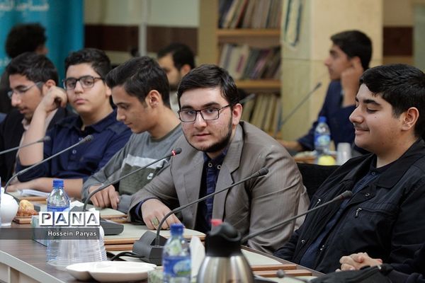 دیدار معاون حقوقی و امور مجلس آموزش و پرورش با اعضای اتحادیه انجمن‌های اسلامی