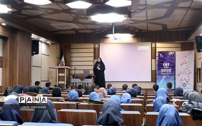 کارگاه آموزش اصول خبرنویسی و عکاسی دانش آموزان ناحیه 4 تبریز برگزار شد