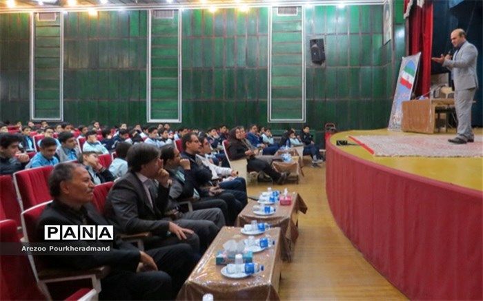 هنر یک جوان شایسته برقراری توازن بین جسم و روح است