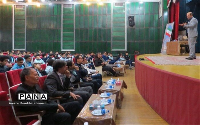 هنر یک جوان شایسته برقراری توازن بین جسم و روح است