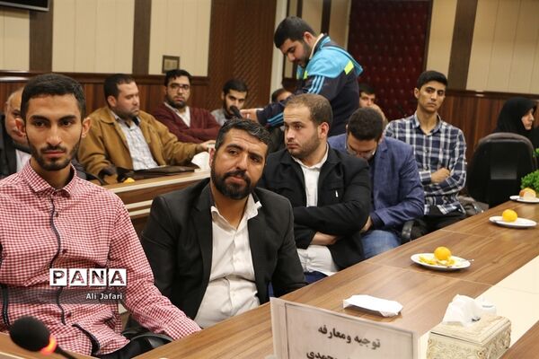 شورای بسیج دانش‌آموزی با رئیس اداره و معاونان  پرورشی مدارس ناحیه یک ری