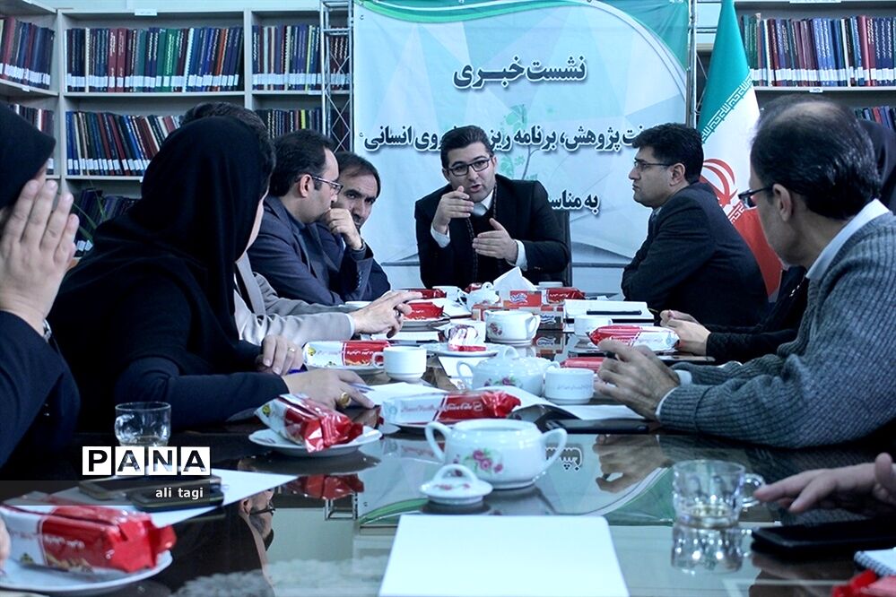 نشست خبری معاون پژوهش، برنامه ریزی و نیروی انسانی آموزش و پرورش آذربایجان شرقی