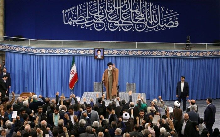 رهبر معظم انقلاب: مهمترین وظیفه مردم و مسئولان، تقویت اقتصاد کشور است