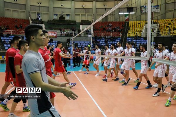 دیدار تیم‌های والیبال شهرداری ارومیه و دورنای ارومیه