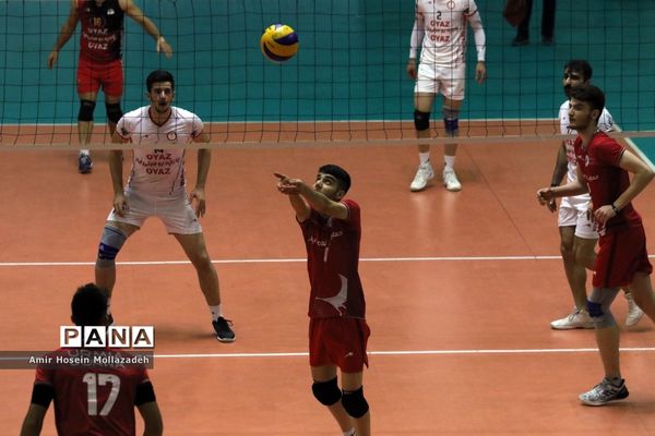دیدار تیم‌های والیبال شهرداری ارومیه و دورنای ارومیه