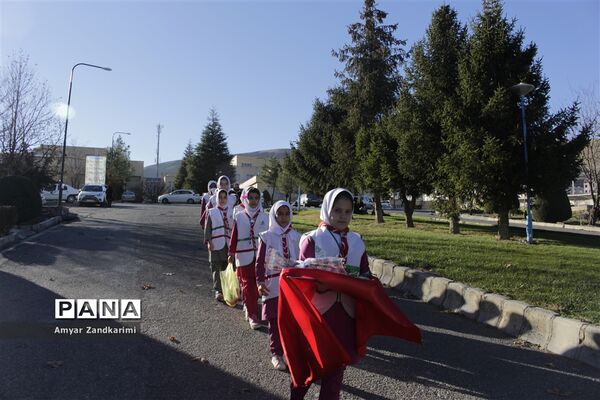 مراسم رونمایی از کتاب (سرباز کوچک امام) در کردستان