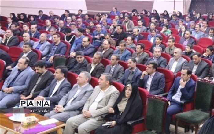 مدیر کل آموزش و پرورش استان اصفهان: در کنار قله رفیع موفقیت، دره عمیق غرور، خطری همیشگی برای پیشرفت محسوب می گردد