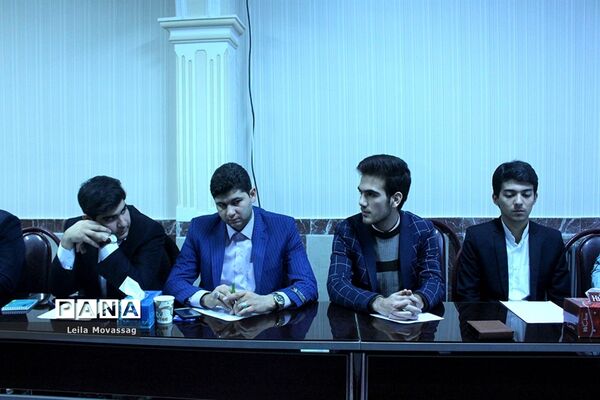 جلسه هیات رئیسه شوراهای دانش‌آموزی  و نمایندگان نهمین دوره مجلس شورای دانش‌آموزی درآذربایجان شرقی