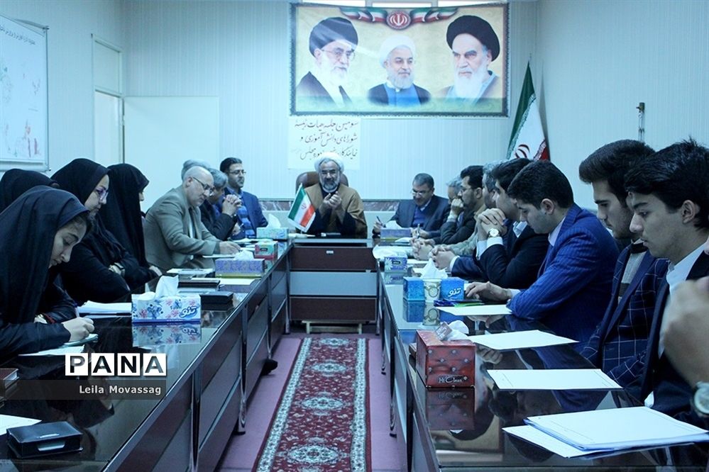 جلسه هیات رئیسه شوراهای دانش‌آموزی  و نمایندگان نهمین دوره مجلس شورای دانش‌آموزی درآذربایجان شرقی