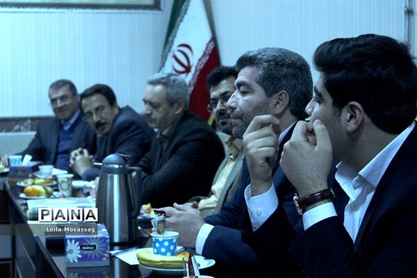 جلسه هیات رئیسه شوراهای دانش‌آموزی  و نمایندگان نهمین دوره مجلس شورای دانش‌آموزی درآذربایجان شرقی