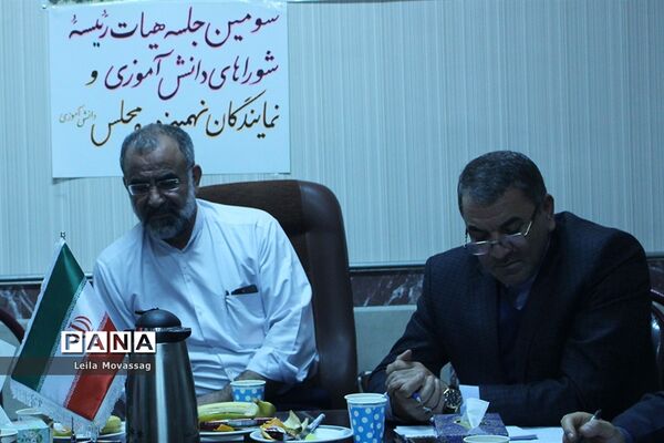 جلسه هیات رئیسه شوراهای دانش‌آموزی  و نمایندگان نهمین دوره مجلس شورای دانش‌آموزی درآذربایجان شرقی