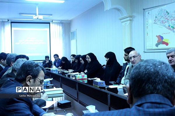 جلسه هیات رئیسه شوراهای دانش‌آموزی  و نمایندگان نهمین دوره مجلس شورای دانش‌آموزی درآذربایجان شرقی