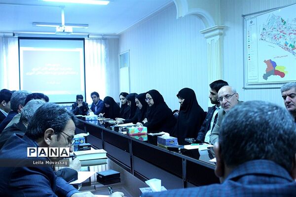 جلسه هیات رئیسه شوراهای دانش‌آموزی  و نمایندگان نهمین دوره مجلس شورای دانش‌آموزی درآذربایجان شرقی