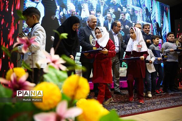 جشنواره تجلیل از پژوهشگران و فناوران برتر دانش‌آموزی
